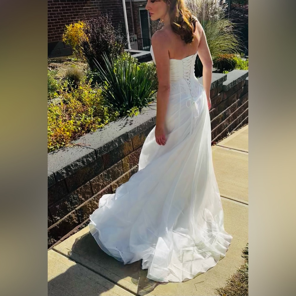 White Satin & Chiffon Wedding Gown by Enzoani, TRUE SIZE 8 Sale OR TRADE - Picture 7 of 13